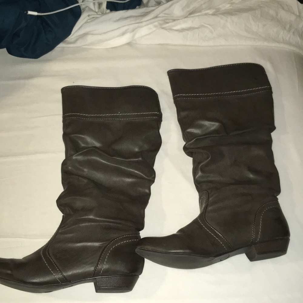 Grey boots